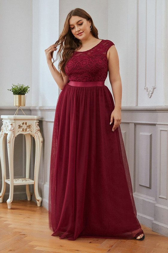 Plus Size Burgundy Modest Tulle Wedding Party Dress With Round Neck