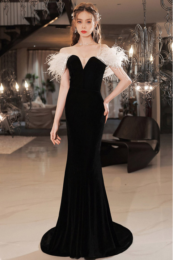 Off Shoulder Sweetheart Black Velvet Tight Formal Dress With Feathers