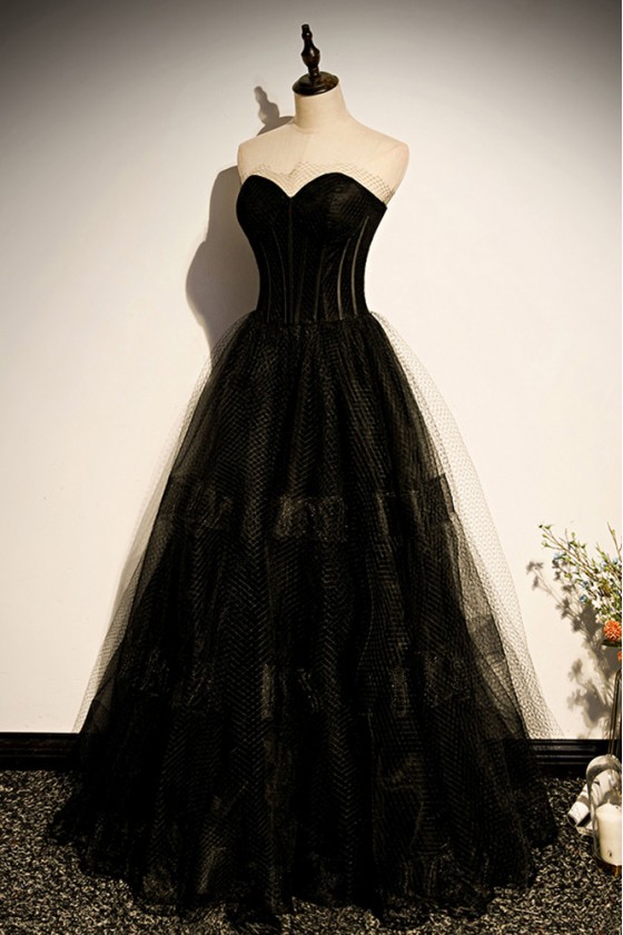 Gothic Wedding Dresses: 30 Non-Traditional Looks + FAQs | Black wedding  gowns, Ball gown wedding dress, Gothic wedding dress