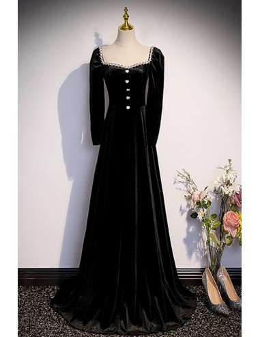 Elegant Retro Long Black Velvet Evening Dress with Full Sleeves