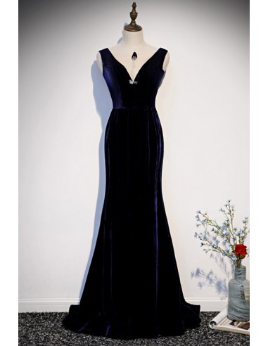 Mermaid Velvet Evening Dress with A Fitted Slim Silhouette And Double V-neckline