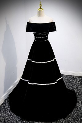 Elegant Long Black Velvet...