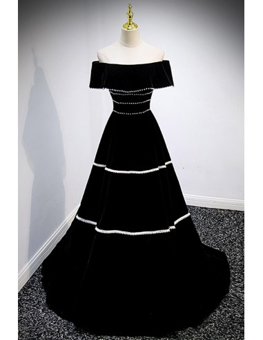 Elegant Long Black Velvet Evening Gown with Off-the-shoulder Beadings