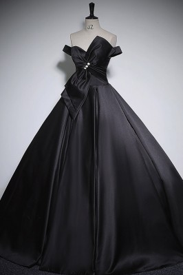 Formal Black Satin Ballgown...