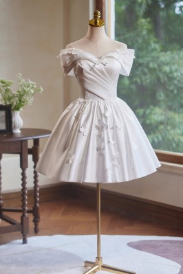 Elegant White Prom Dress...