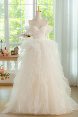 Graceful White Prom Dress...