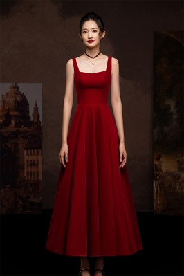 Red Square Neck...