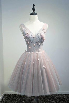 Unique Vintage Short Tulle Homecoming Prom Dress V-neck With Flowers - MDS17013